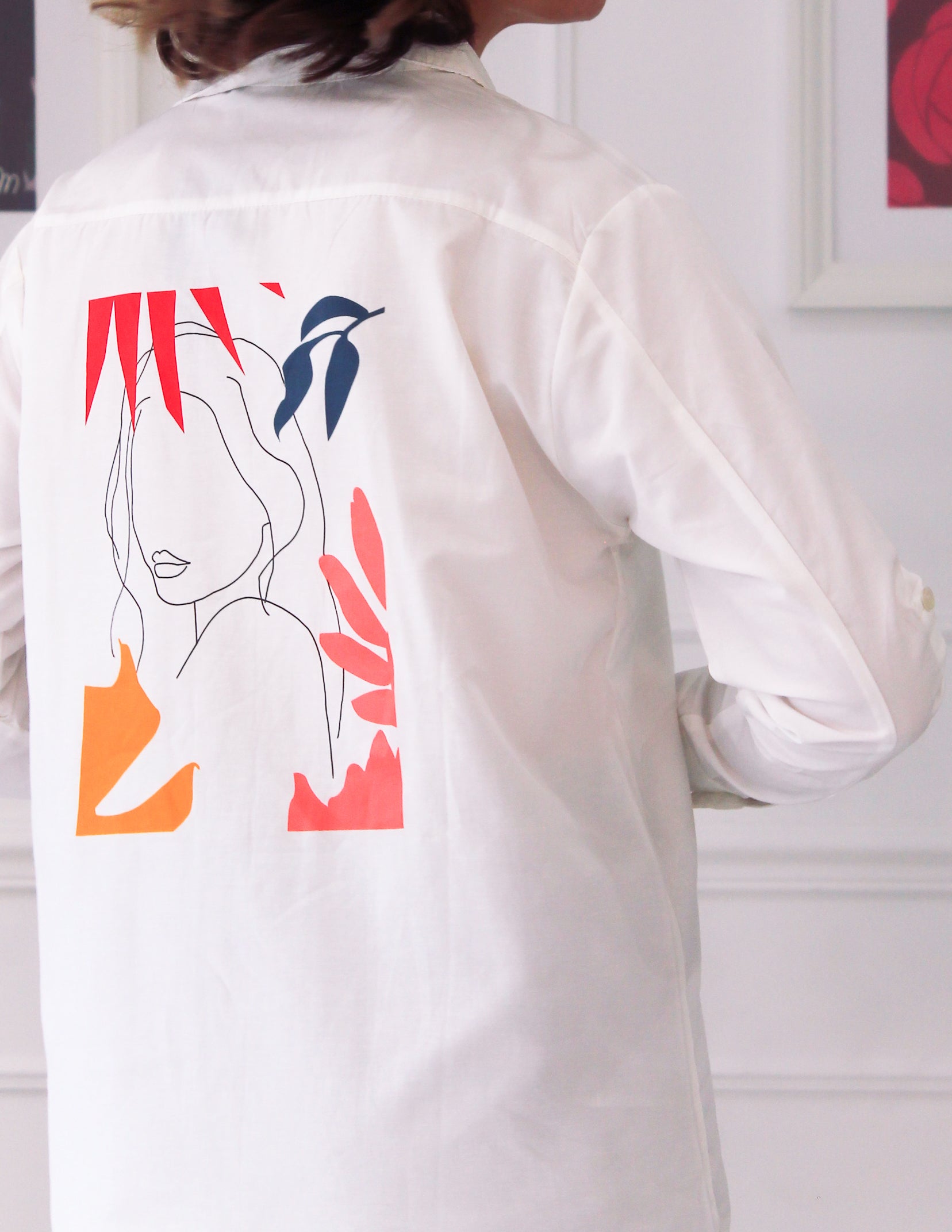 Shirt with feminine print