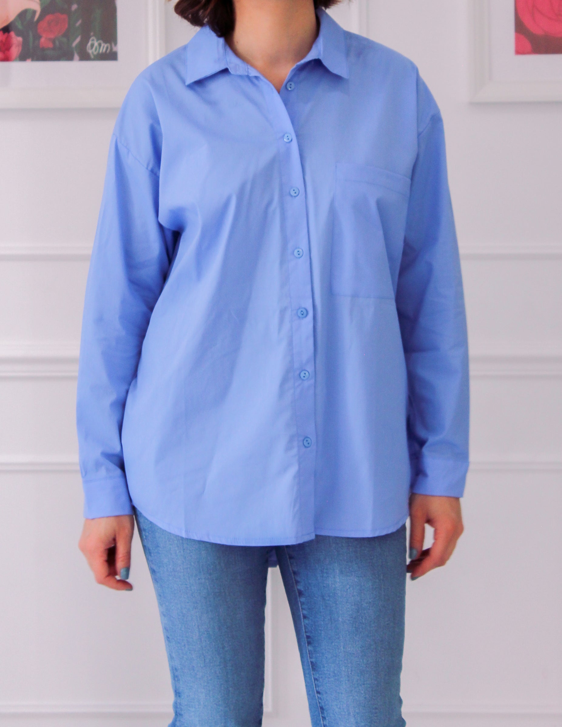 Chemise bleu avec une fente