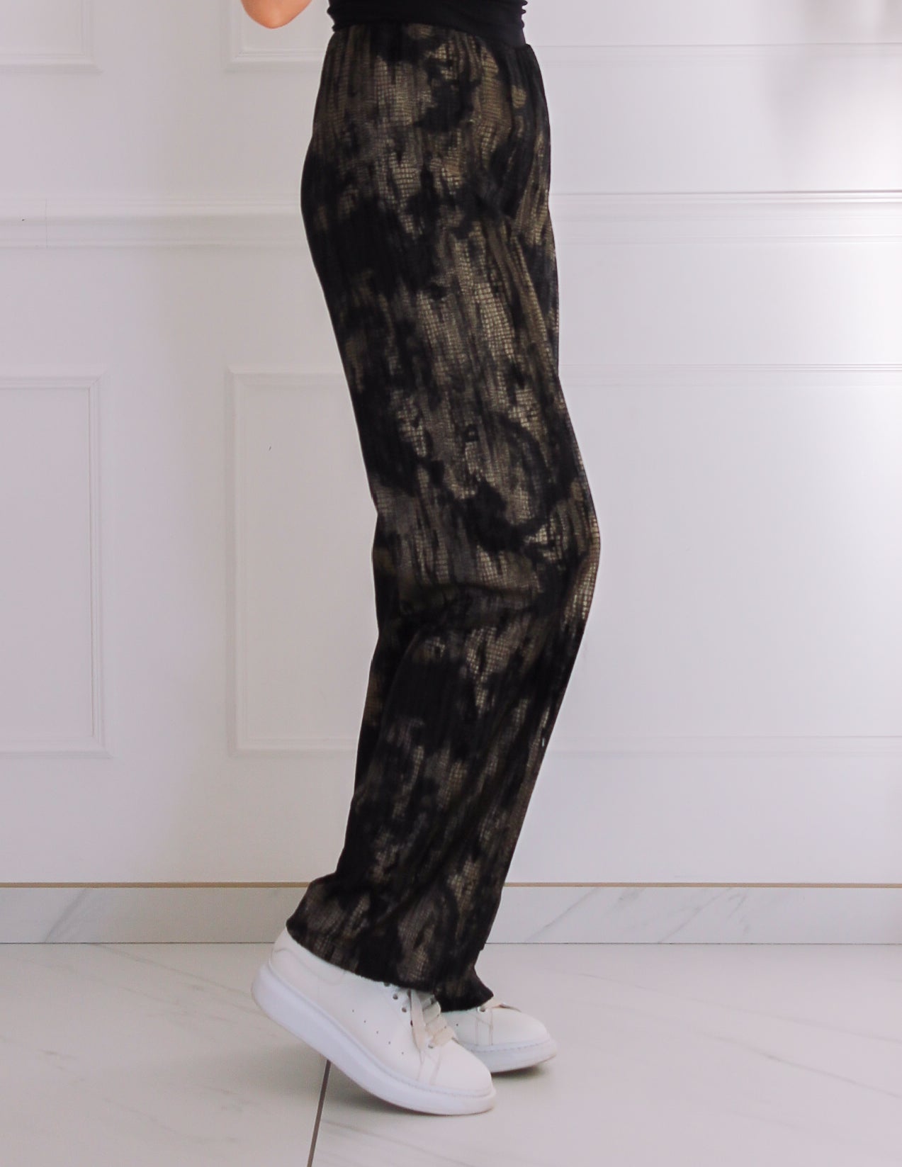 Pantalon noir avec des touches de dorées