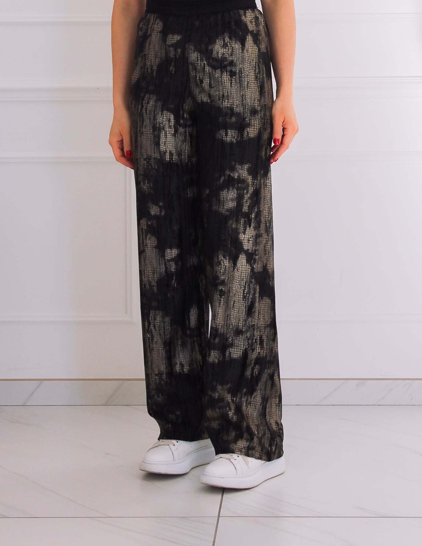 Pantalon noir avec des touches de dorées