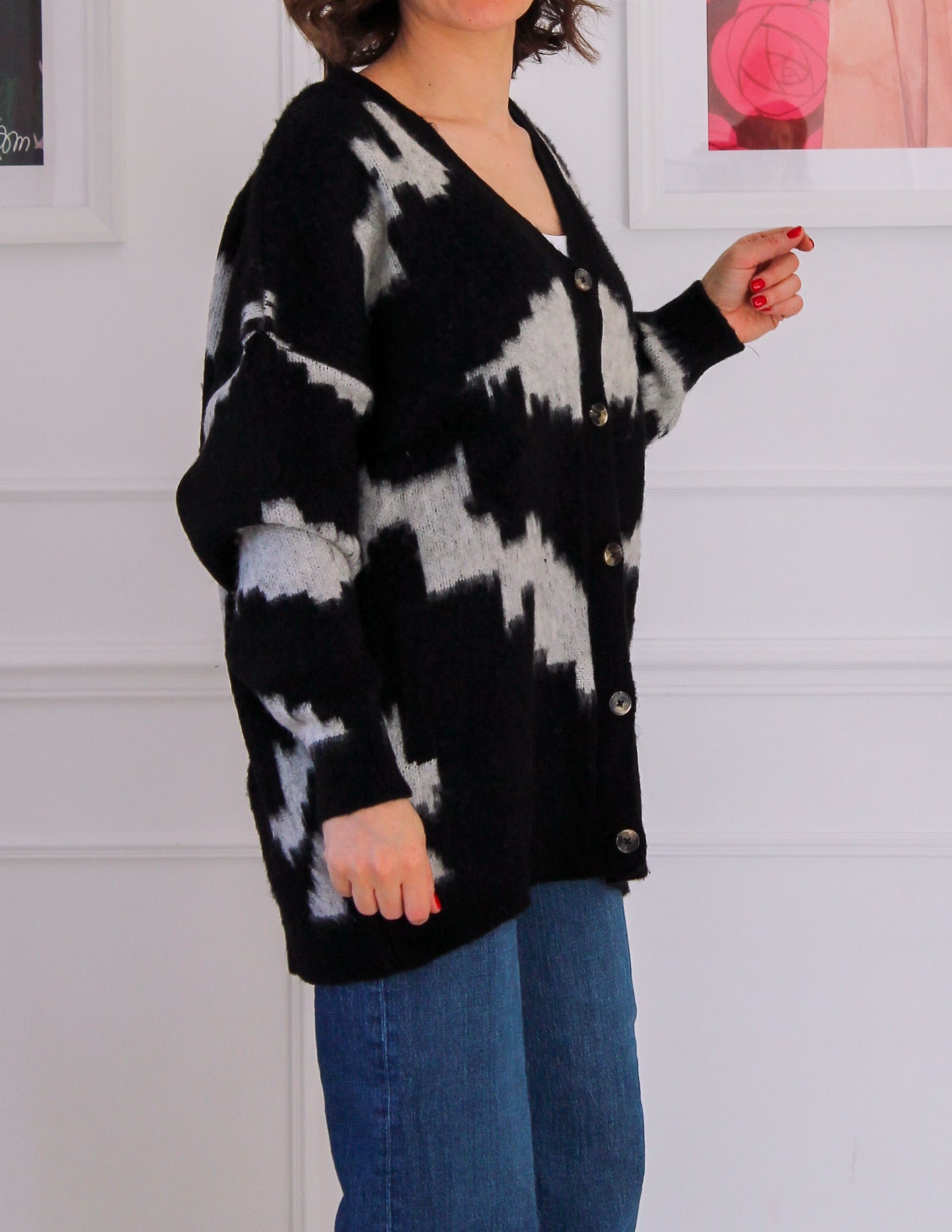 Gilet noir avec des motifs gris clair