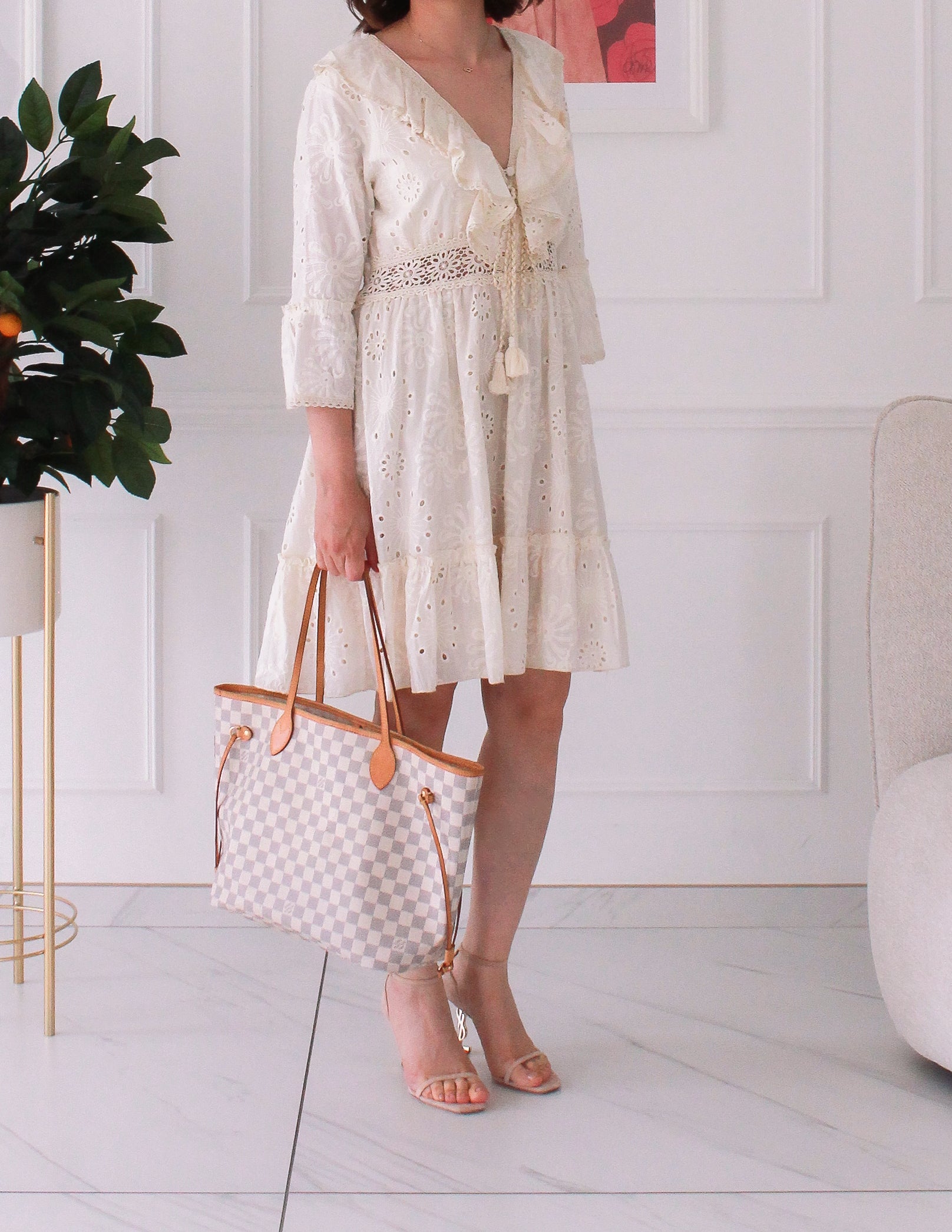 Robe blanche cassé brodée