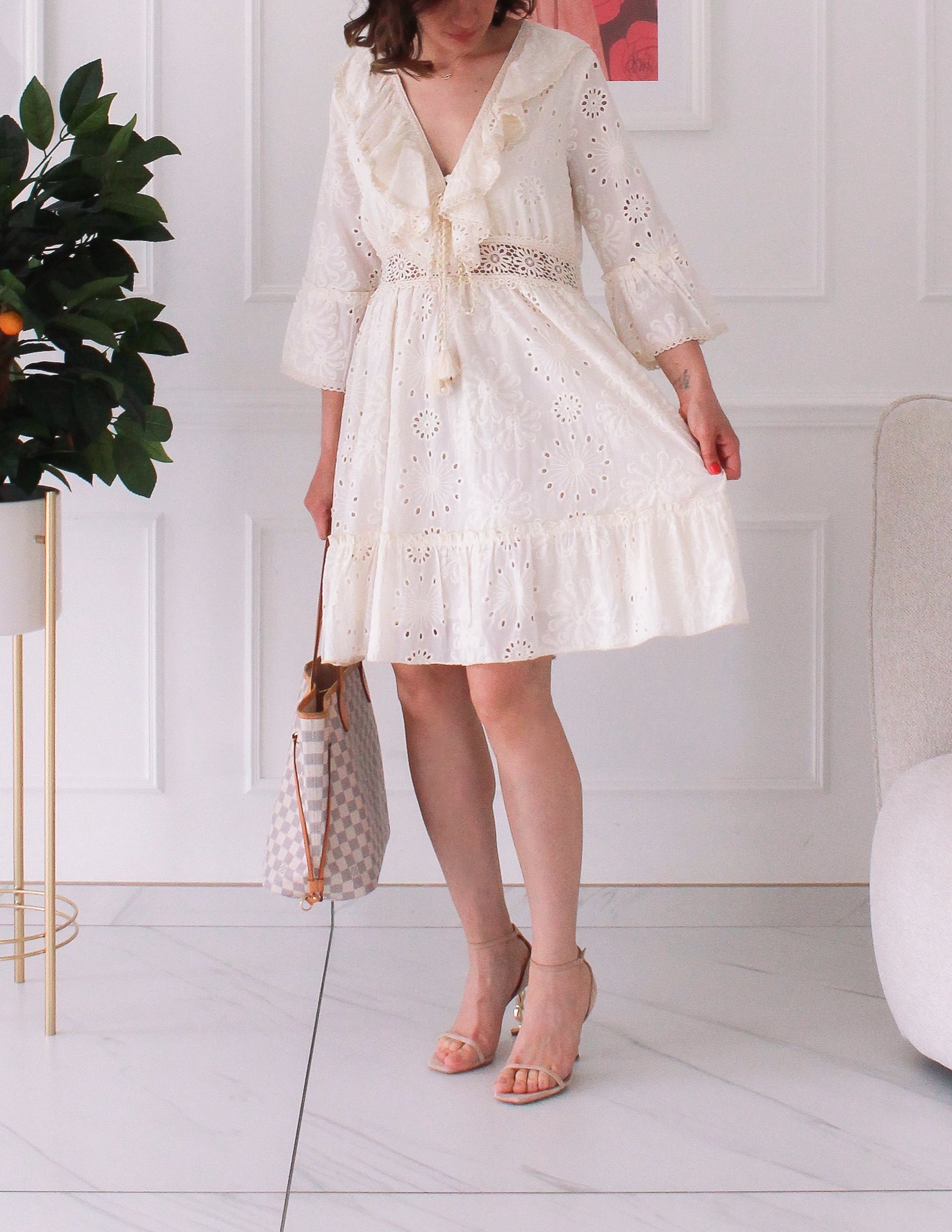 Robe blanche cassé brodée