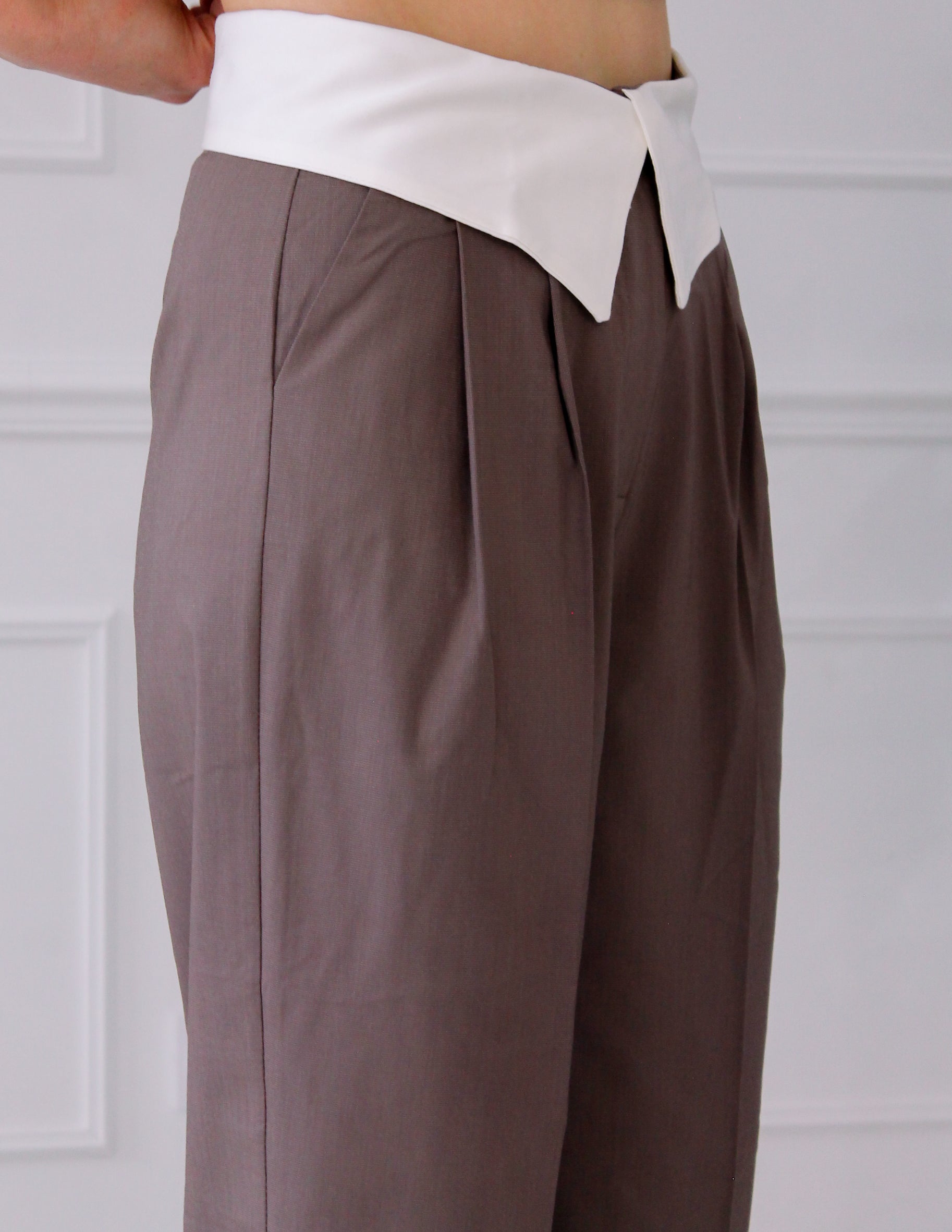 Trousers with white flap